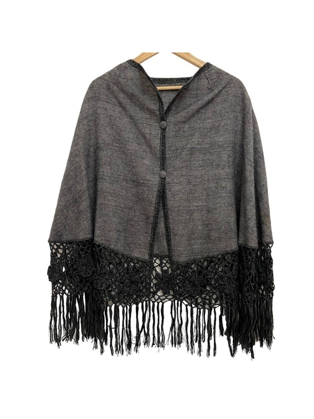 Artesanias Yana Alpaca RuanaWool poncho fringe floral crochet grey button up O/S